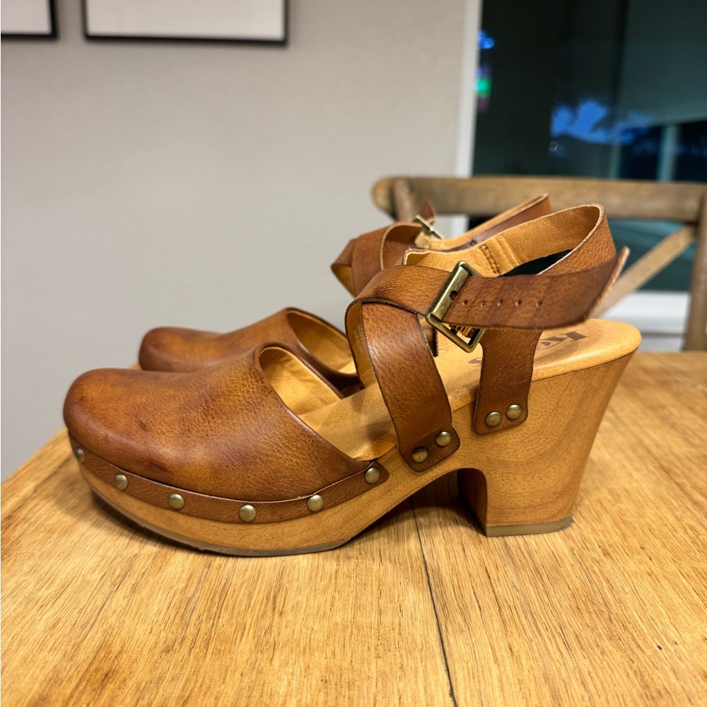 Women's Brown Leather Clogs